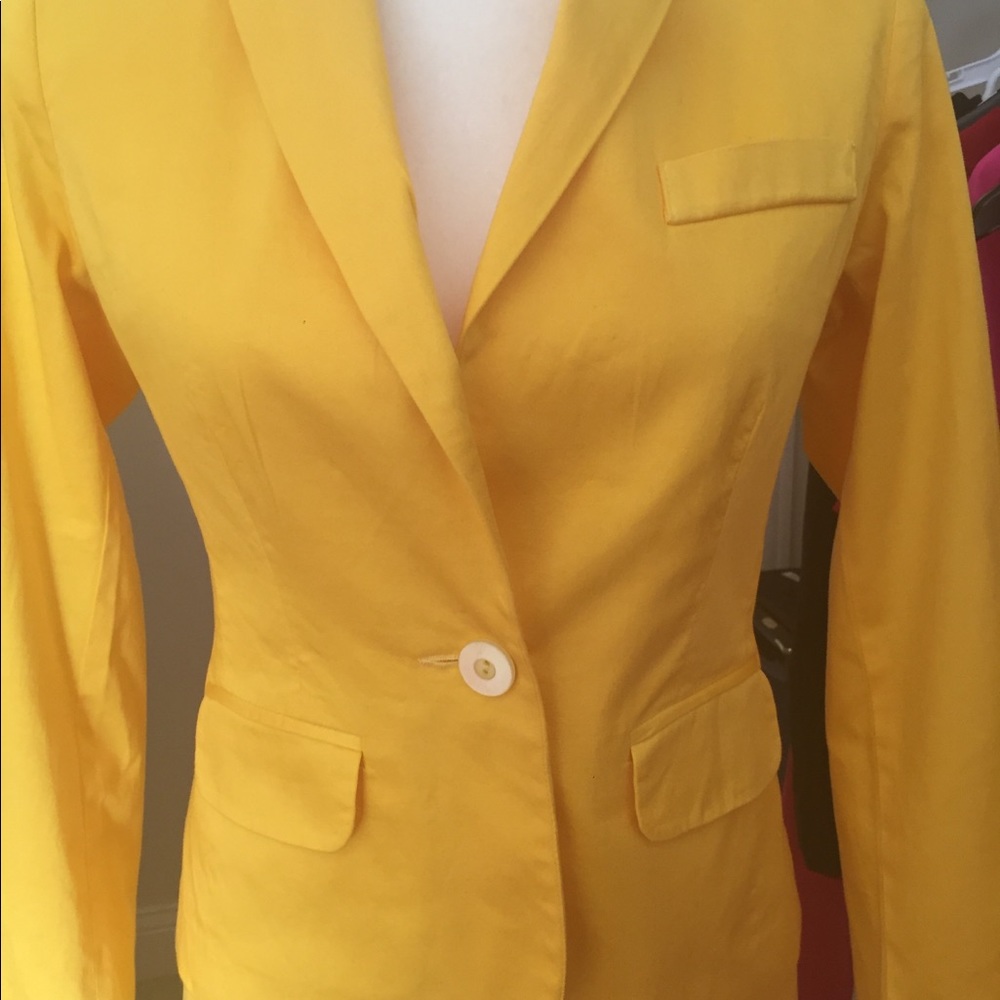Yellow suit skirt by VENUS size 2